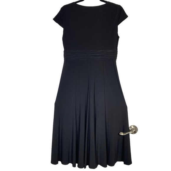 Jones Wear Dress size 12 Black Midi Plunge Neckline Short Sleeve Little Black - Picture 3 of 7